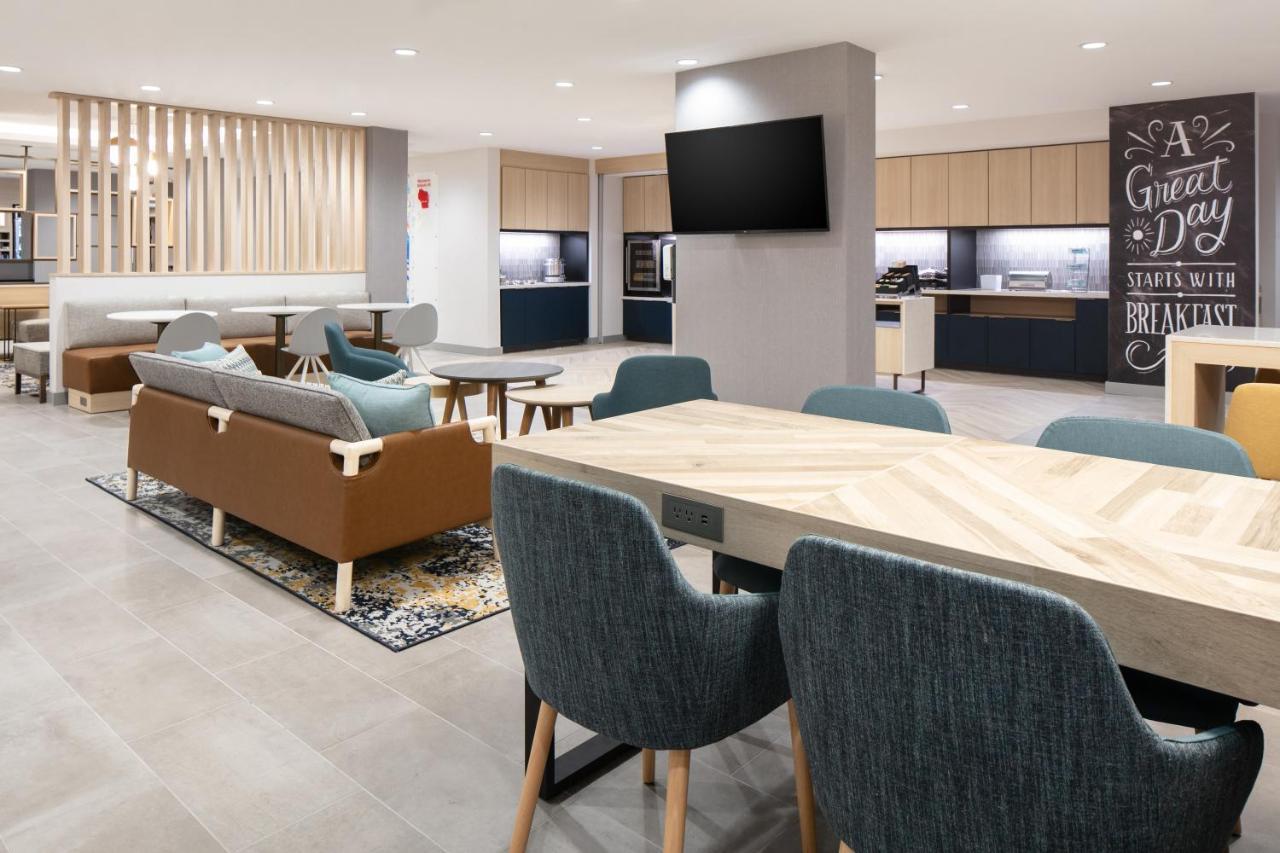Towneplace Suites By Marriott Ошкош Экстерьер фото