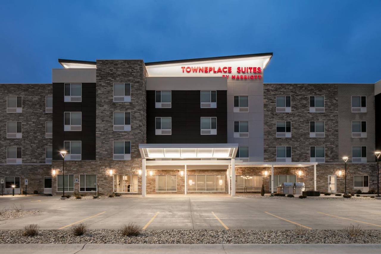 Towneplace Suites By Marriott Ошкош Экстерьер фото
