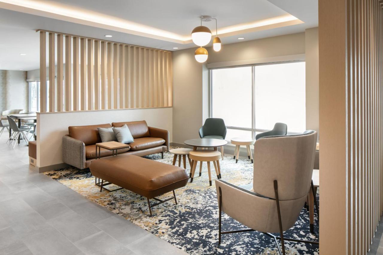 Towneplace Suites By Marriott Ошкош Экстерьер фото