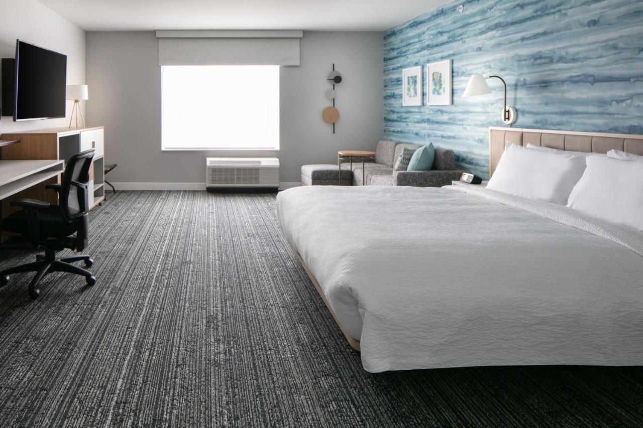 Towneplace Suites By Marriott Ошкош Экстерьер фото
