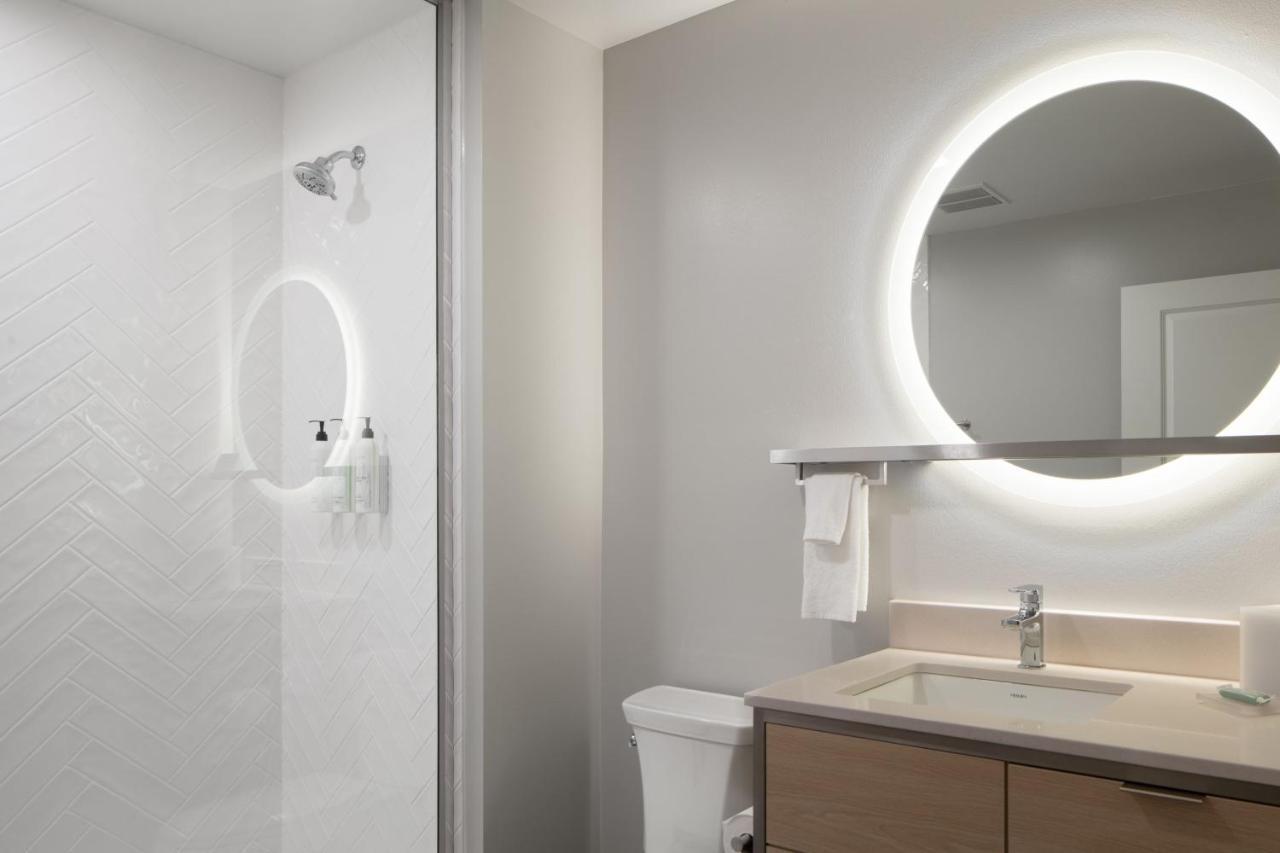 Towneplace Suites By Marriott Ошкош Экстерьер фото